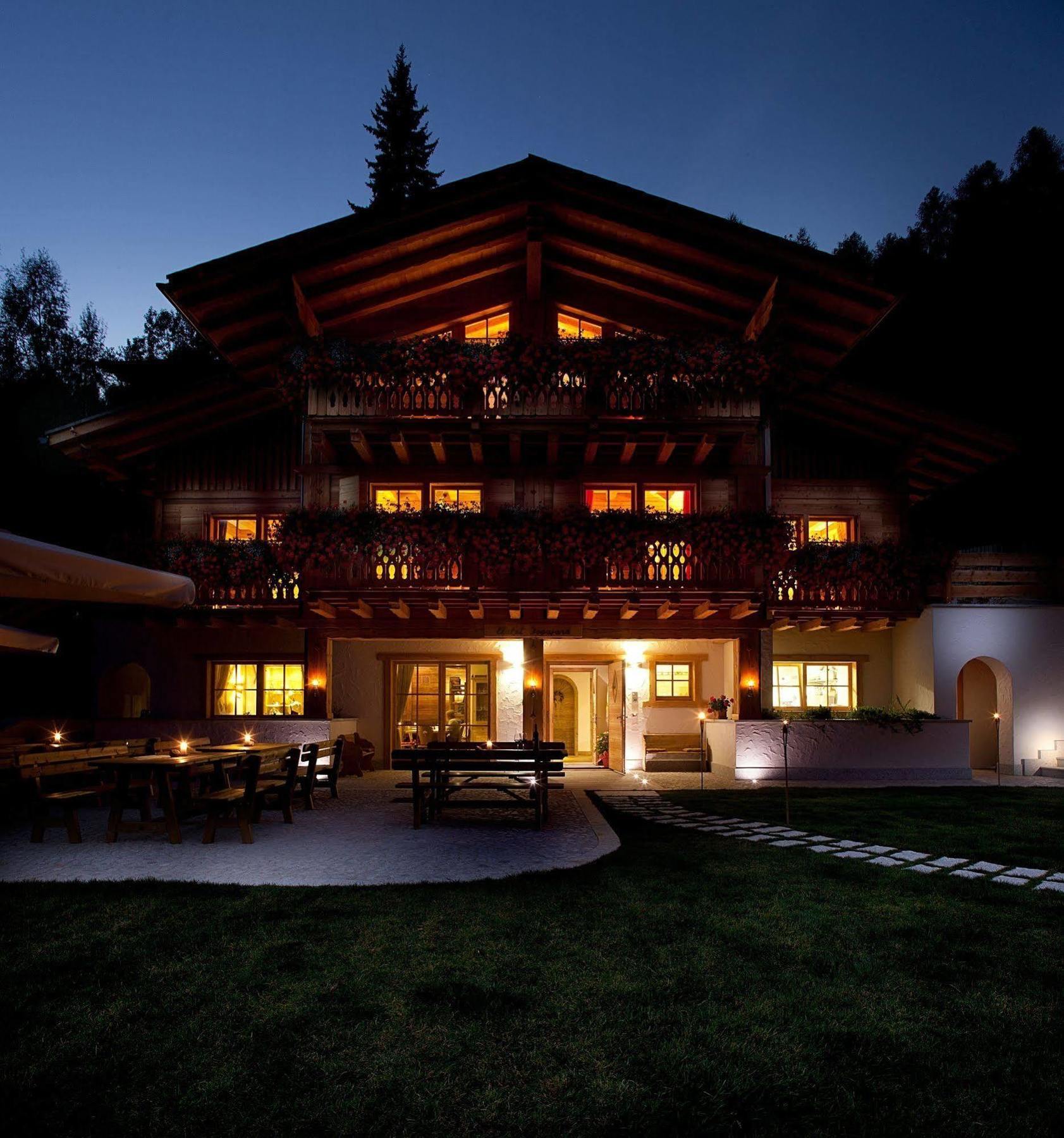 Fogajard Lovely Chalet Мадонна-ді-Кампільйо Екстер'єр фото